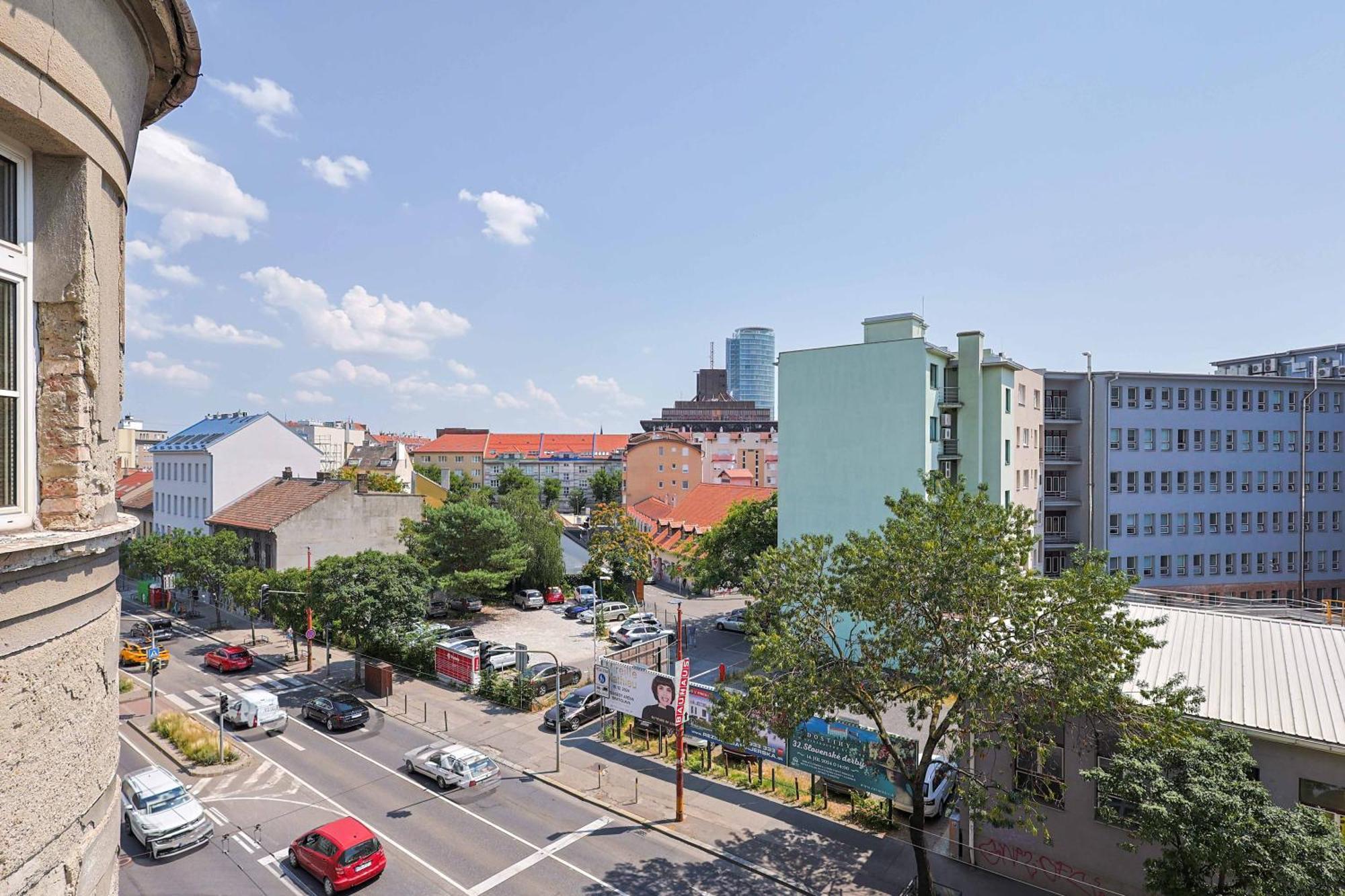 Cozy & Spacious Family Stay Near Train Station Bratislava Extérieur photo