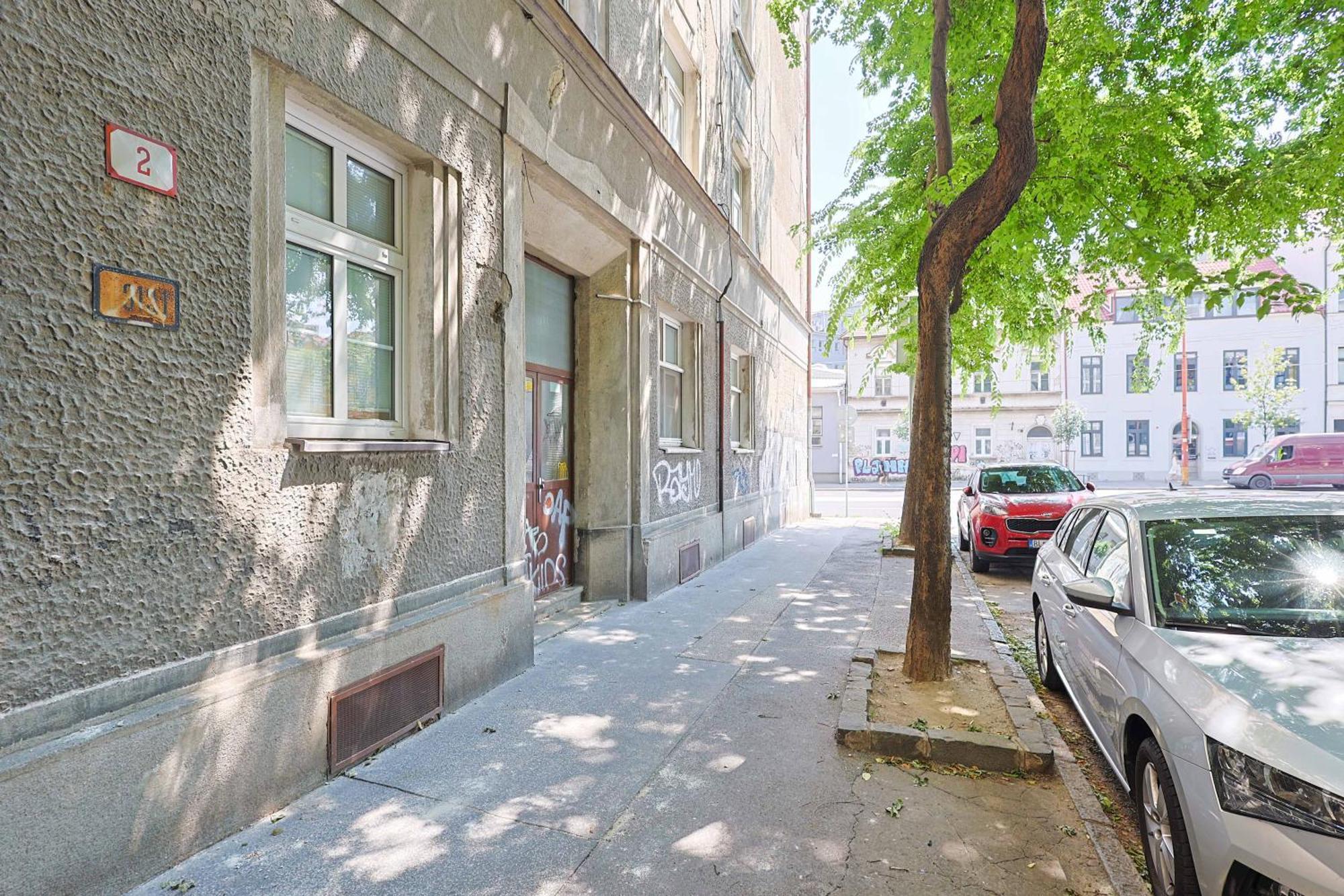 Cozy & Spacious Family Stay Near Train Station Bratislava Extérieur photo