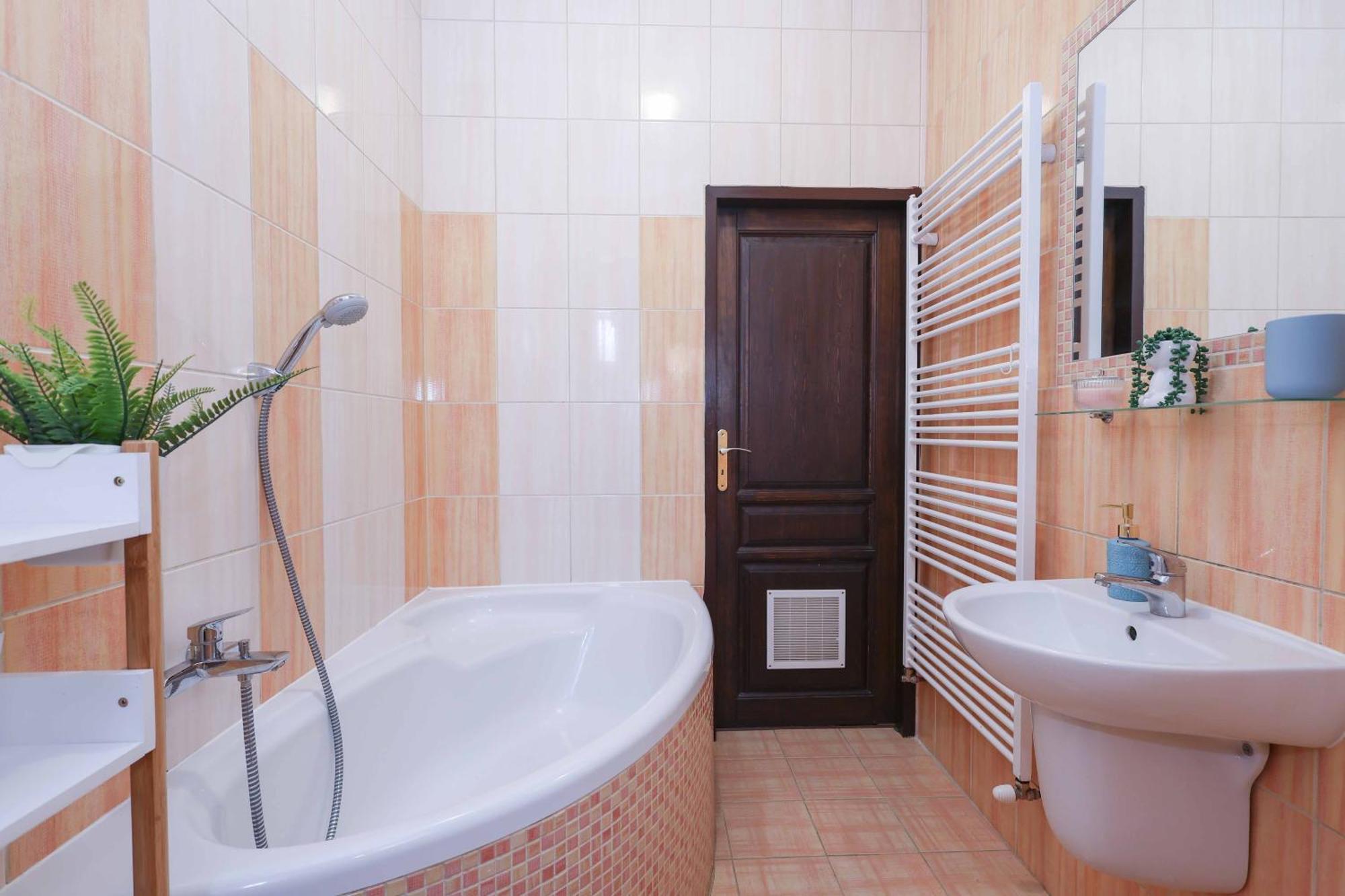 Cozy & Spacious Family Stay Near Train Station Bratislava Extérieur photo